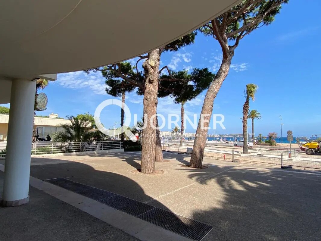 Retail in Fréjus for lease Building Photo- Image 1 of 5