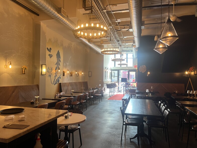 317 Union Ave, Brooklyn, NY for lease - Building Photo - Image 2 of 4