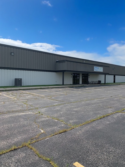 3001 Ramada Way, Green Bay, WI for lease - Building Photo - Image 1 of 3