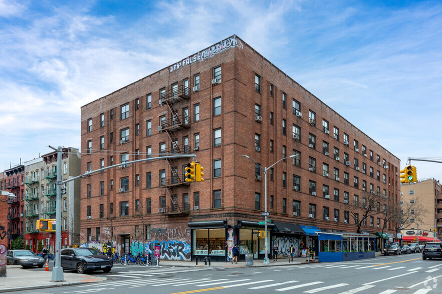 66 Avenue A, New York, NY for lease - Primary Photo - Image 1 of 6