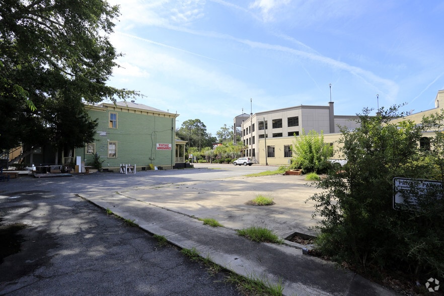 10 W Victory Dr, Savannah, GA for sale - Primary Photo - Image 1 of 6