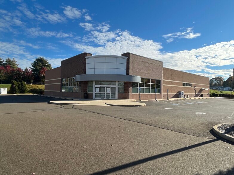 645 Foxon Rd, East Haven, CT 06513 Retail for Lease