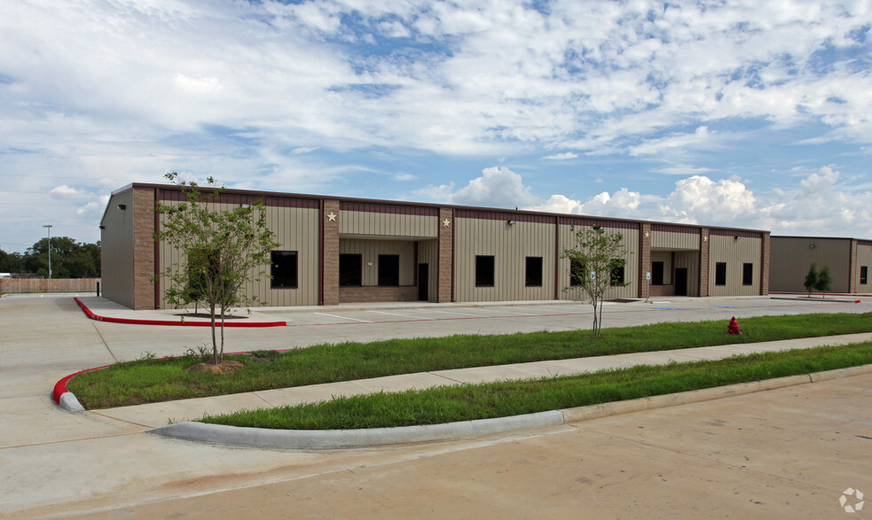 511 S Chestnut Rd, Tomball, TX for lease - Primary Photo - Image 1 of 2