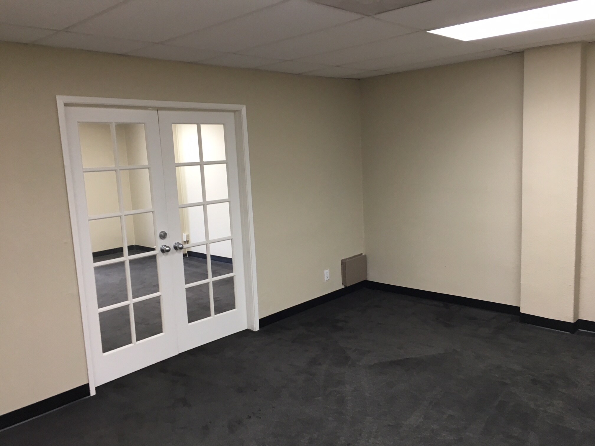 23152 Verdugo Dr, Laguna Hills, CA for lease Interior Photo- Image 1 of 3