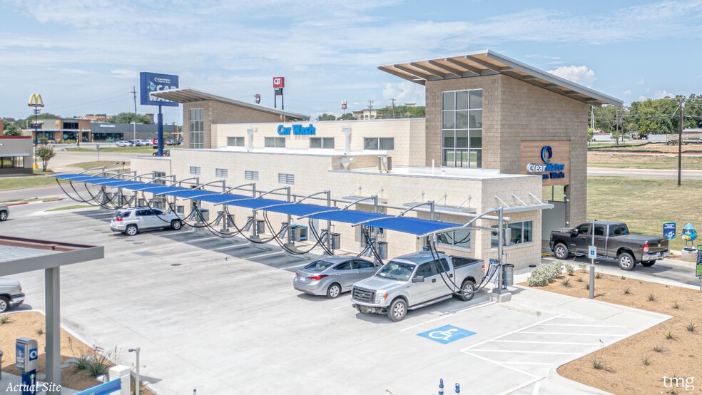 3112 Regency Ln, Denison, TX for sale - Building Photo - Image 3 of 7