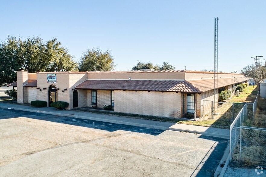 3205 Kermit Hwy, Odessa, TX 79764