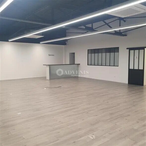 Retail in Vandoeuvre-les-Nancy for lease - Interior Photo - Image 1 of 6