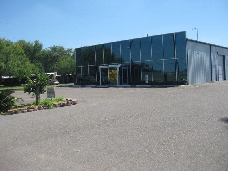 400 E Pecan Ave, McAllen, TX for lease - Building Photo - Image 1 of 24