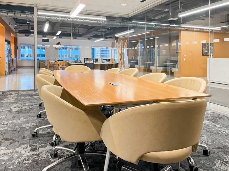 130 King St W, Toronto, ON for lease - Interior Photo - Image 2 of 14