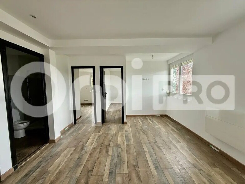 Office in Le Havre for lease - Interior Photo - Image 2 of 6