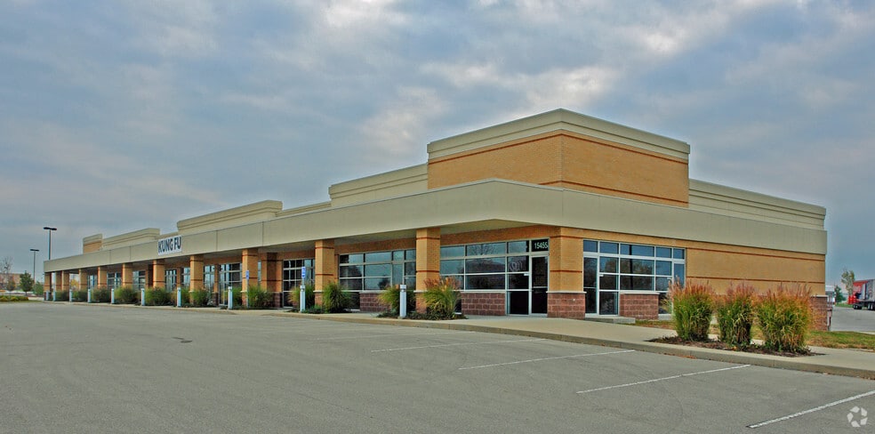 15405-15455 S Rogers Rd, Olathe, KS for lease - Building Photo - Image 3 of 9
