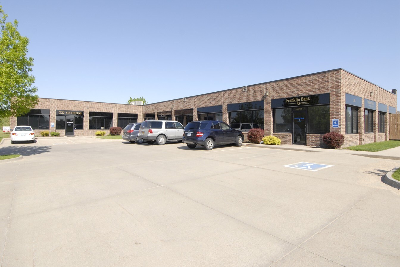 160 Southgate Ave, Iowa City, IA 52240