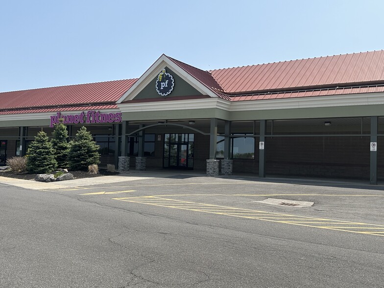 8395-8417 Oswego Rd, Liverpool, NY for lease - Building Photo - Image 3 of 12