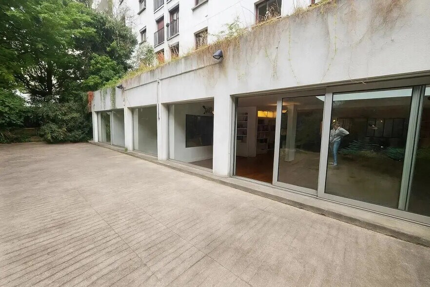 Office in Montrouge for sale - Building Photo - Image 2 of 2