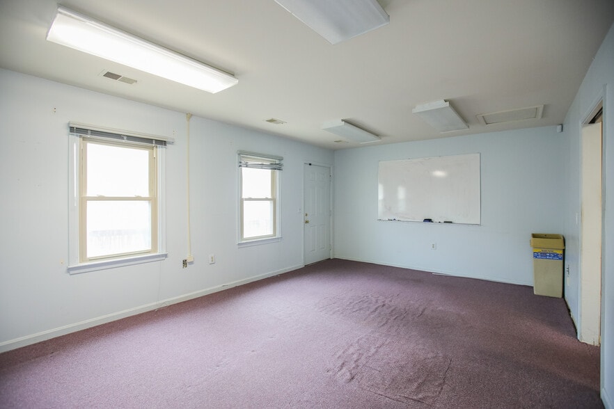 15839 Crabbs Branch portfolio of 2 properties for sale on LoopNet.com - Building Photo - Image 2 of 40