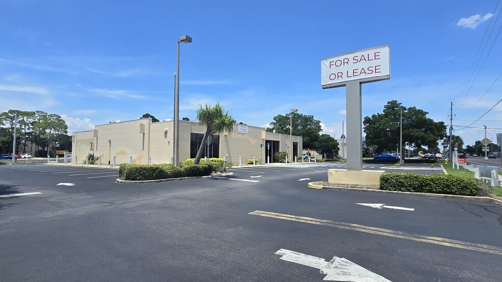 8181 54th Ave N, Saint Petersburg, FL for lease - Building Photo - Image 3 of 9