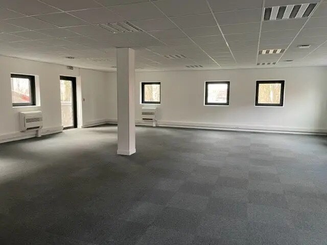 Office in Chalon-sur-Saône for lease Interior Photo- Image 1 of 4