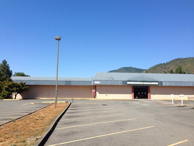 1427 NE 7th St, Grants Pass, OR for sale - Primary Photo - Image 1 of 1