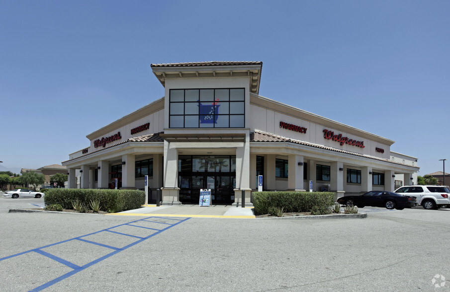 1220-1290 W Foothill Blvd, Rialto, CA for lease - Primary Photo - Image 3 of 6