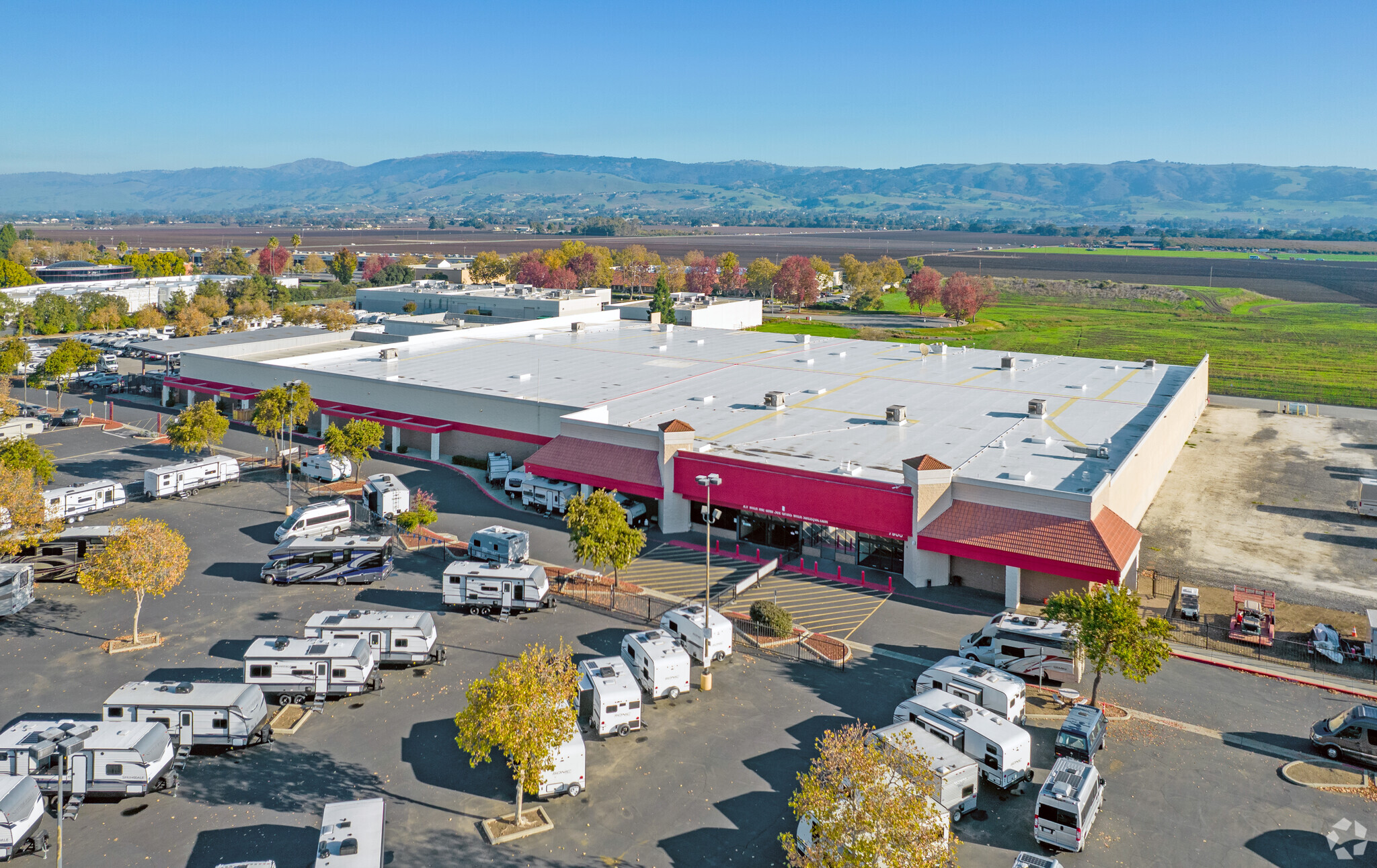 7900 Arroyo Cir, Gilroy, CA for lease Primary Photo- Image 1 of 11