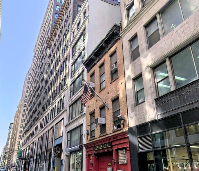 218 W 37th St, New York, NY for lease - Building Photo - Image 1 of 4
