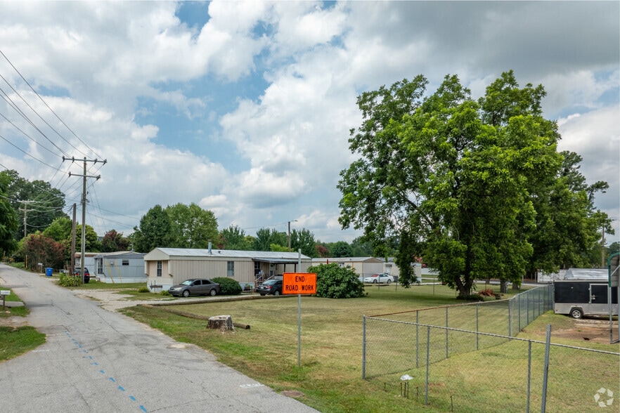 Greenville SC Investment Opportunity portfolio of 2 properties for sale on LoopNet.com - Building Photo - Image 3 of 29