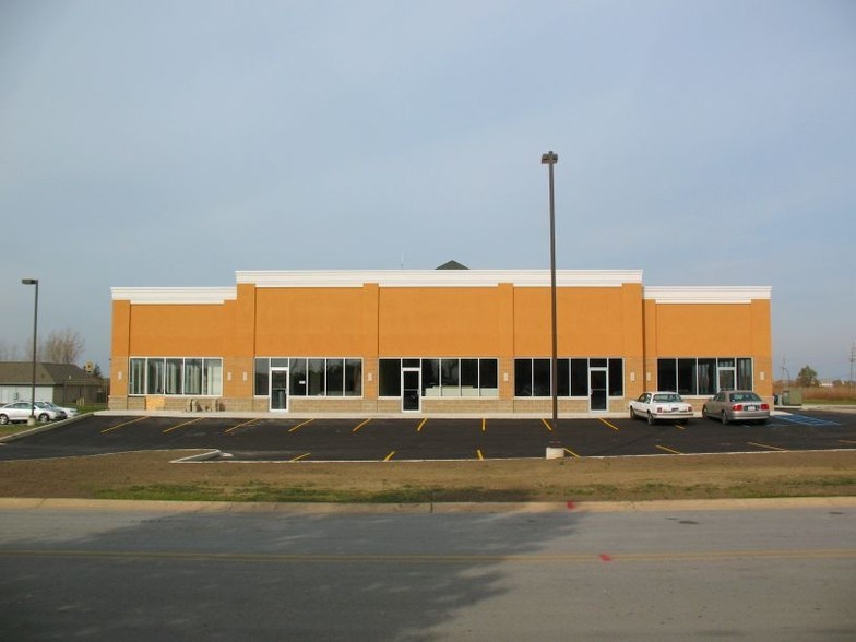 1452-1458 E 85th Ave, Merrillville, IN for lease - Building Photo - Image 1 of 2