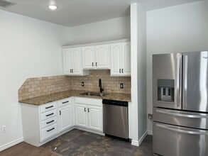 817 Irish Ln, Edmond, OK for lease Interior Photo- Image 2 of 7