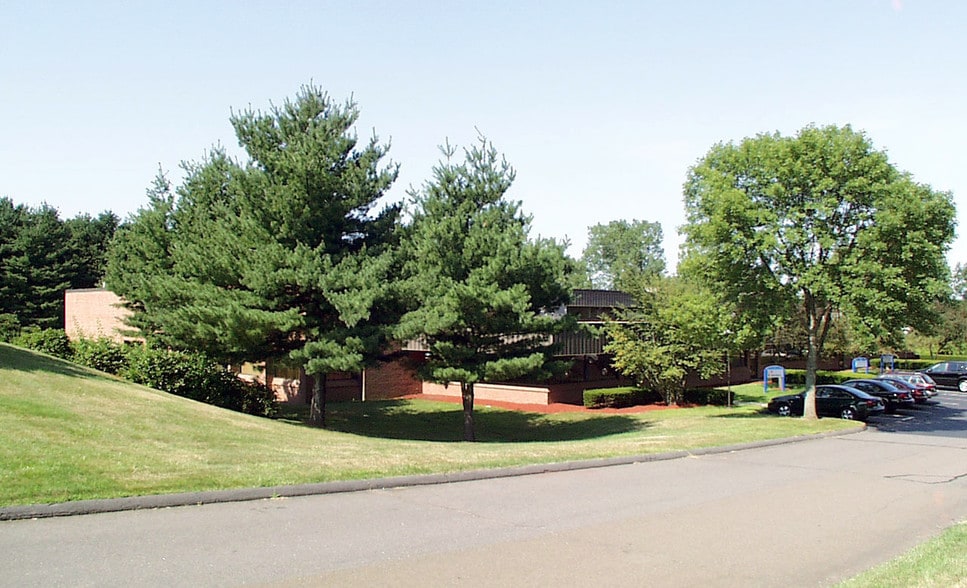 23-27 Village Ln, Wallingford, CT for sale - Building Photo - Image 2 of 3