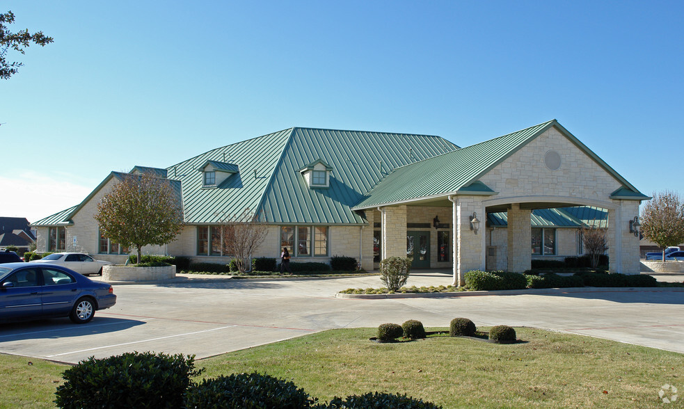 3650 W Wheatland Rd, DeSoto, TX for lease - Primary Photo - Image 1 of 30