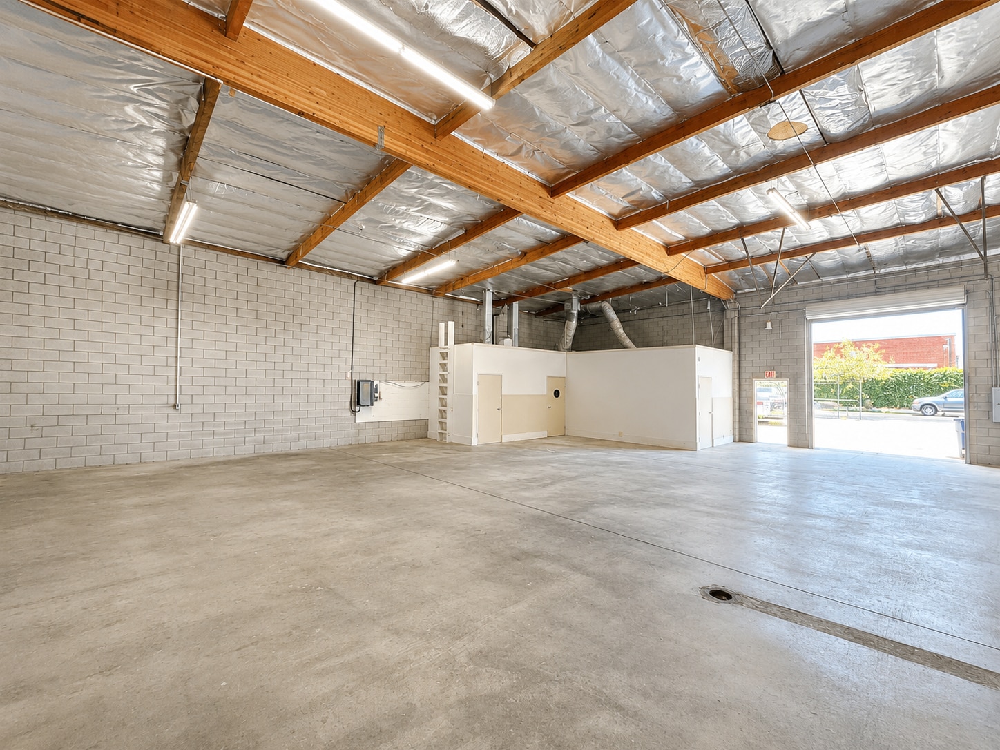 12555 Branford St, Pacoima, CA for lease Interior Photo- Image 1 of 6