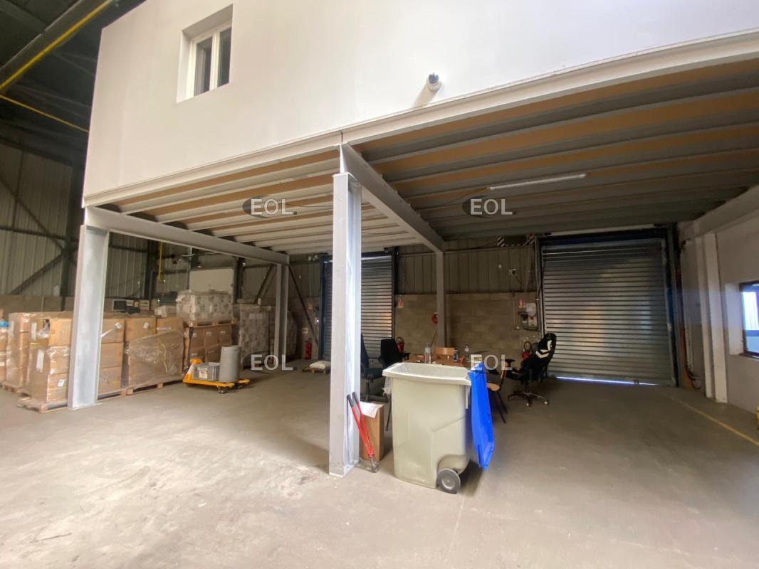 Industrial in Santeny for sale Building Photo- Image 1 of 12