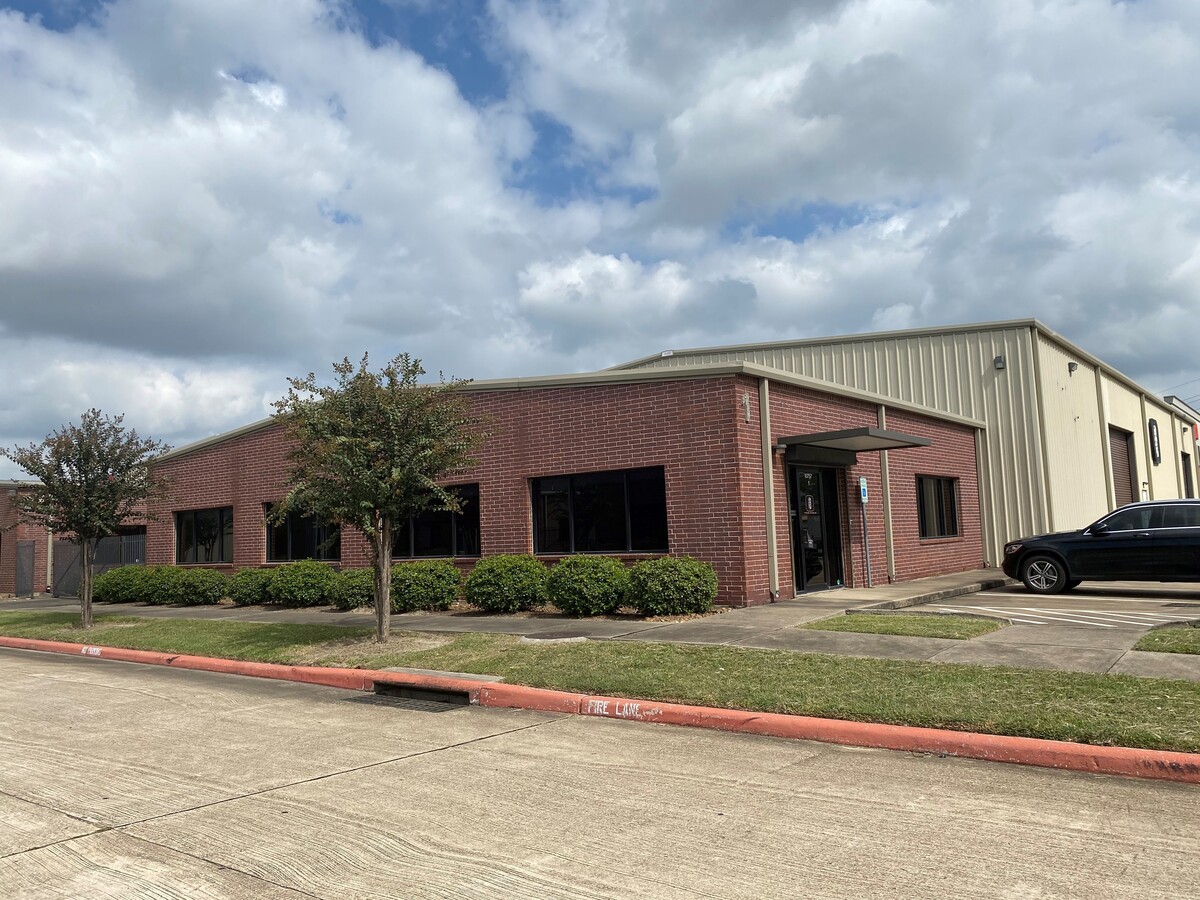 10757 Cutten Rd, Houston, TX 77066