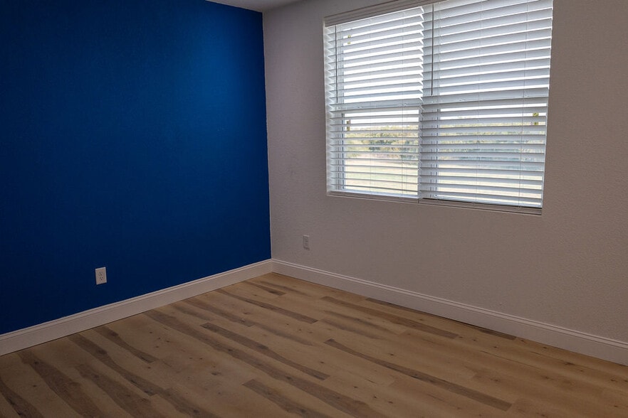 6160 Mineral Wells Hwy, Weatherford, TX for lease - Building Photo - Image 3 of 30