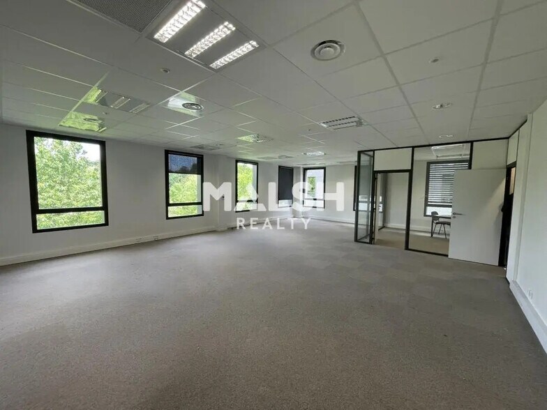 Office in Limonest for lease - Interior Photo - Image 2 of 6