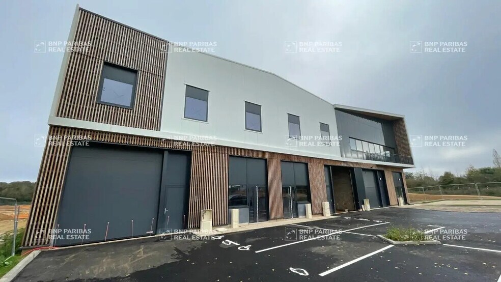 Flex in Plaisir for sale - Building Photo - Image 2 of 6