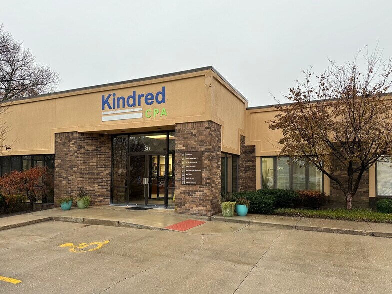 211-217 E 8th St, Lawrence, KS for sale - Building Photo - Image 1 of 1