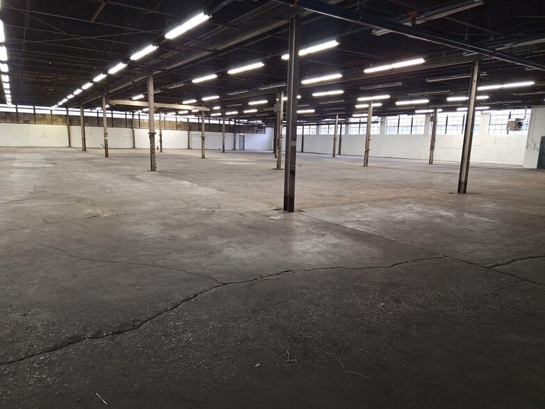 4940 S Kilbourn Ave, Chicago, IL for sale - Building Photo - Image 2 of 14