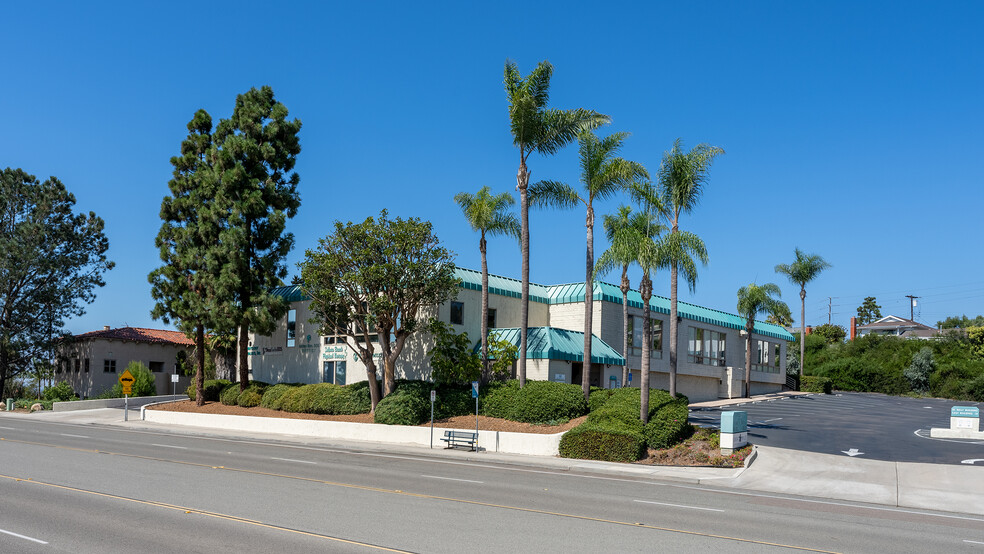 530 Lomas Santa Fe Dr, Solana Beach, CA for lease - Building Photo - Image 1 of 3