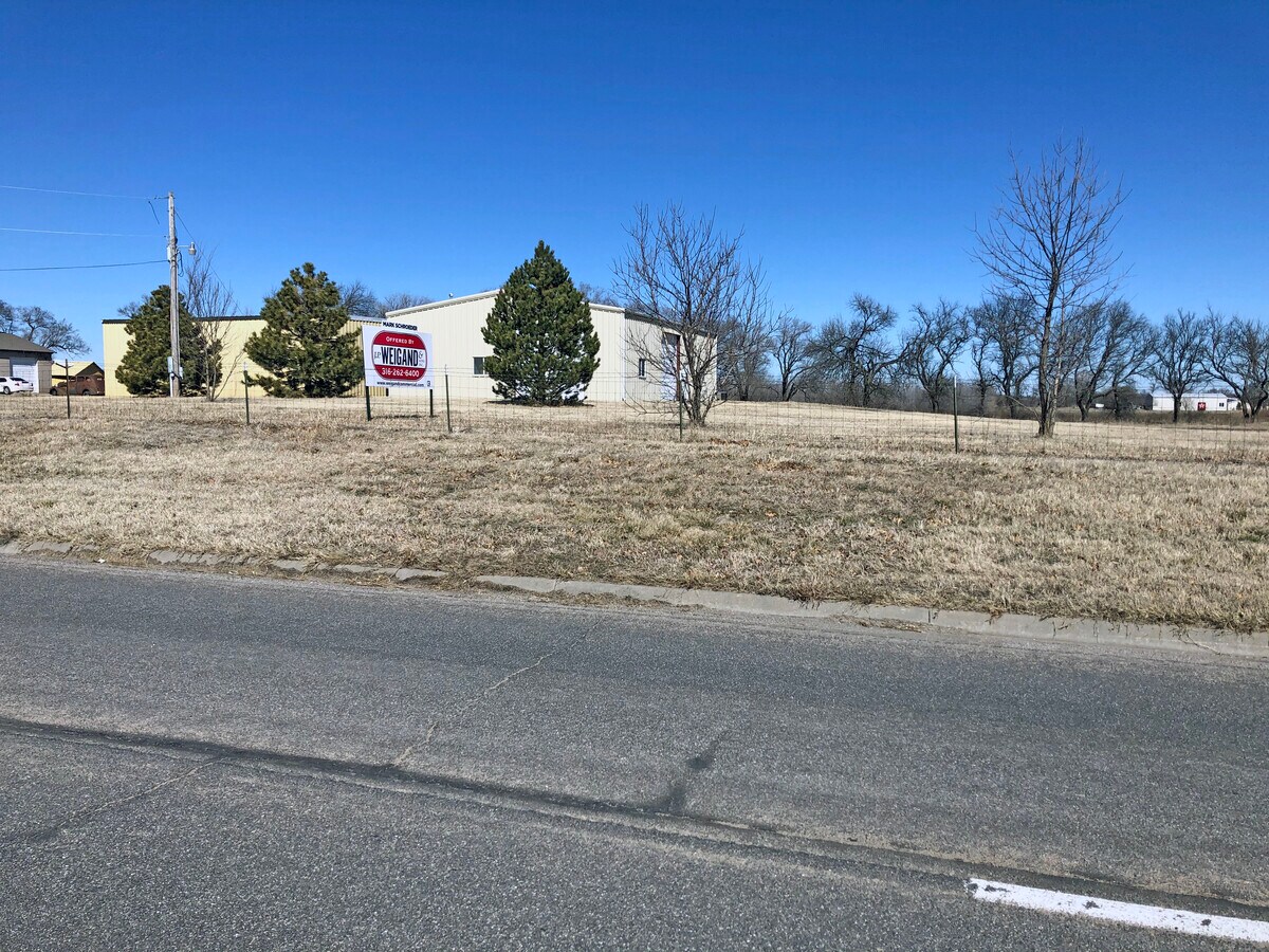 120 W Rosewood St, Rose Hill, KS 67133