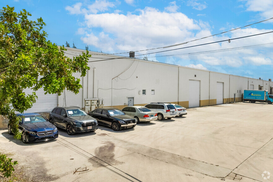 1700-2060 Avenue L, Riviera Beach, FL for lease - Building Photo - Image 2 of 19