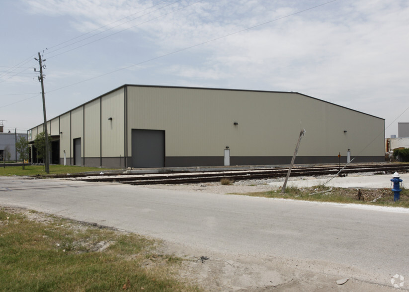 5633 Old Clinton Rd, Houston, TX for lease - Building Photo - Image 3 of 5