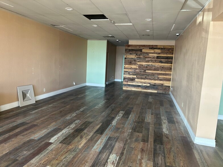 900 S Valley View Blvd, Las Vegas, NV for lease - Building Photo - Image 3 of 12