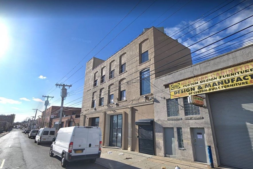 1532 127th St, College Point, NY for lease - Building Photo - Image 2 of 8