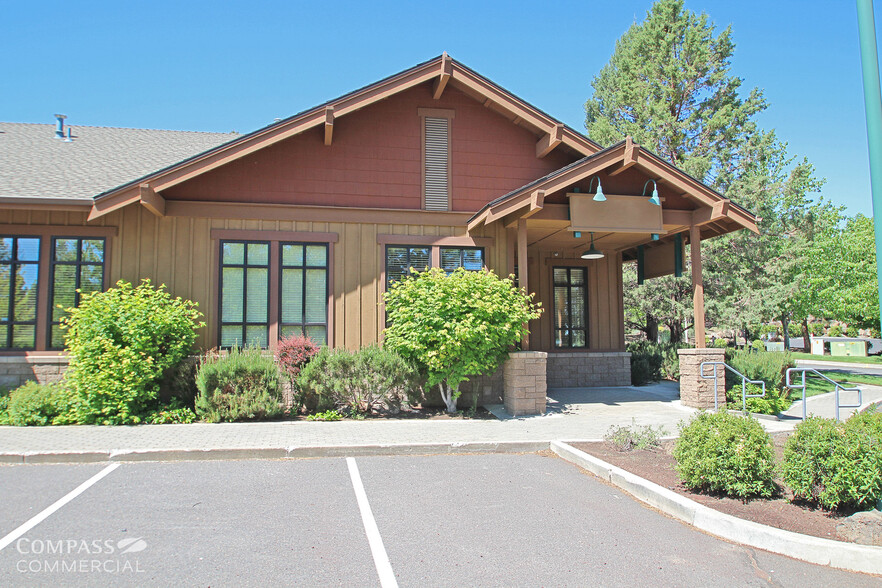 3052 NW Merchant Way, Bend, OR for lease - Building Photo - Image 2 of 11