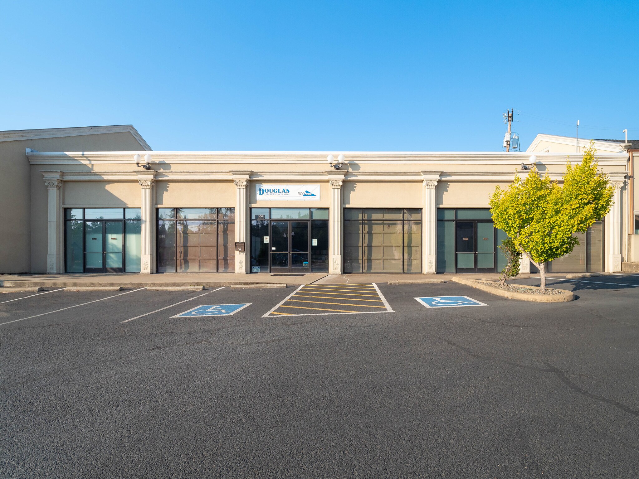 1600 NE Diamond Lake Blvd, Roseburg, OR for sale Building Photo- Image 1 of 1