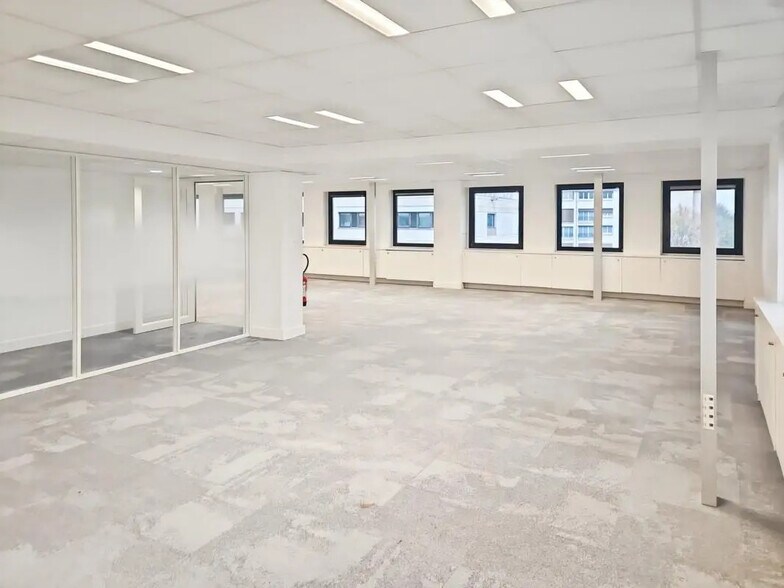 Office in Maisons-Alfort for lease - Interior Photo - Image 3 of 8