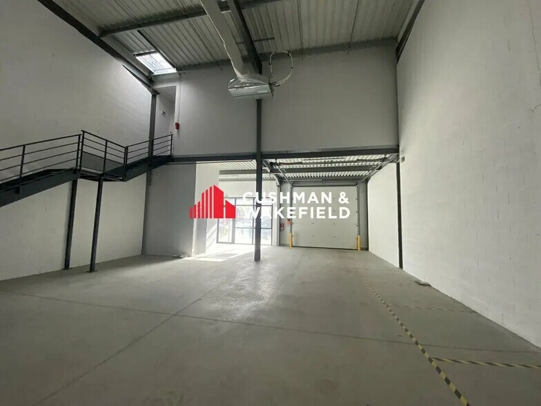 Flex in Toulouse for lease - Interior Photo - Image 2 of 6