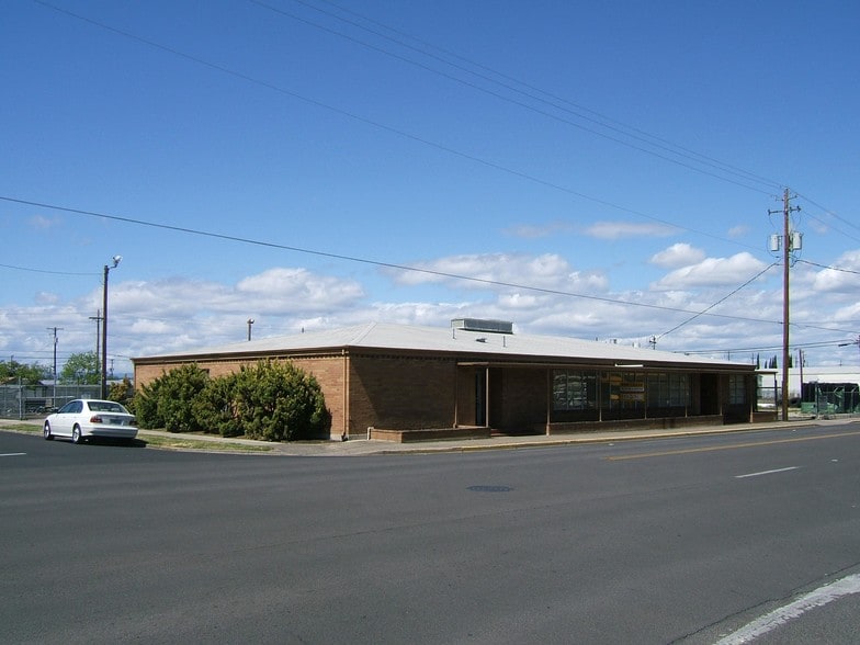 132 W 4th St, Medford, OR for lease - Building Photo - Image 1 of 2