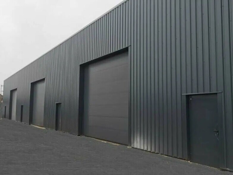 Flex in Buchères for lease - Building Photo - Image 1 of 6